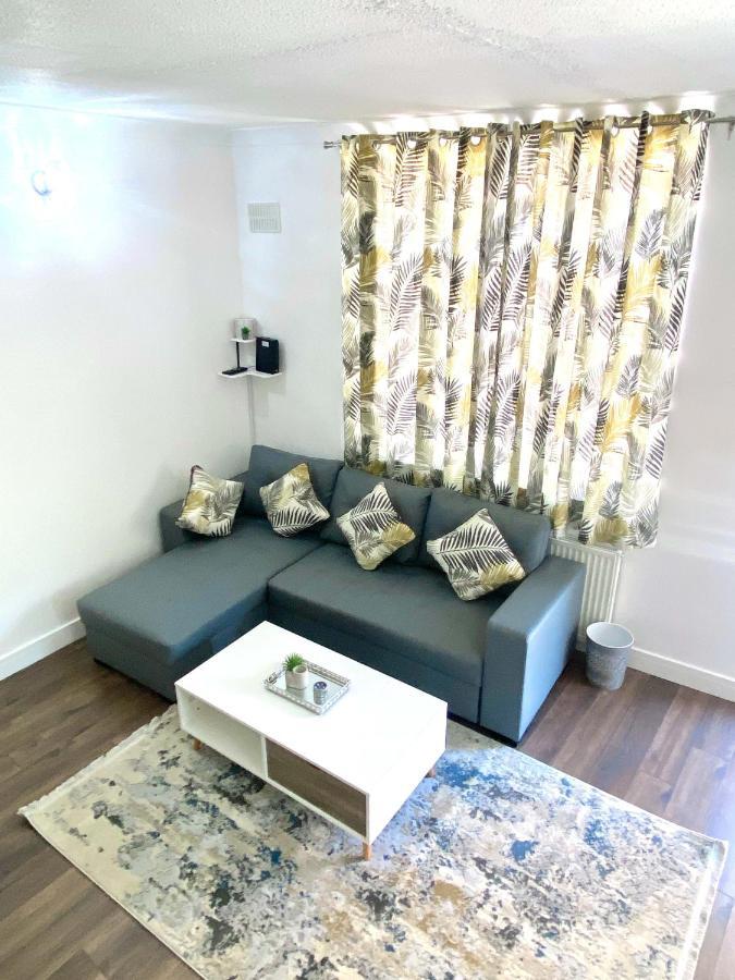 2 Bed Town Centre Nr Theatre Free Park Wi-Fi & Garden Διαμέρισμα Aylesbury  Εξωτερικό φωτογραφία