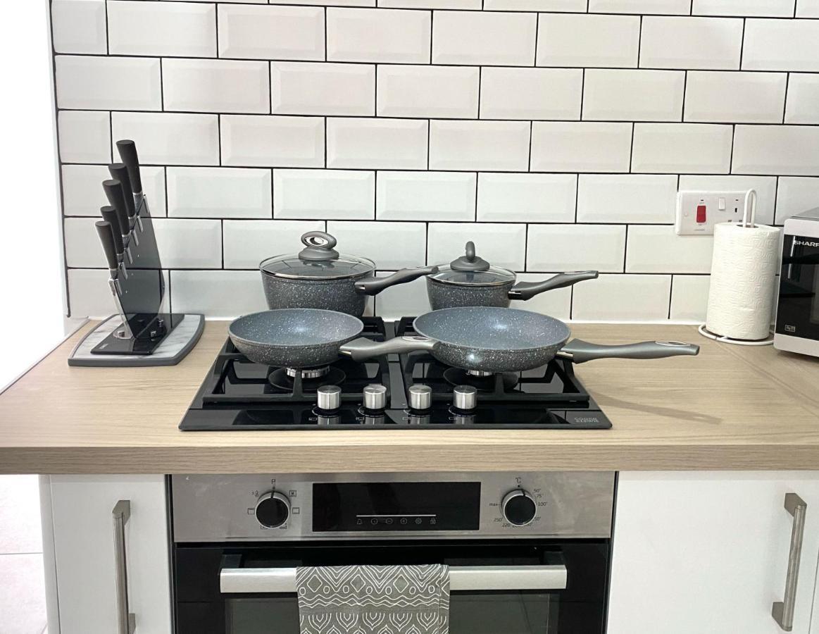 2 Bed Town Centre Nr Theatre Free Park Wi-Fi & Garden Διαμέρισμα Aylesbury  Εξωτερικό φωτογραφία