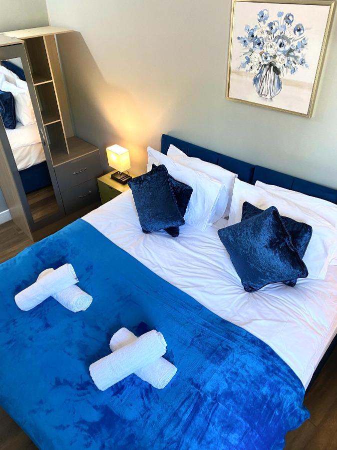2 Bed Town Centre Nr Theatre Free Park Wi-Fi & Garden Διαμέρισμα Aylesbury  Εξωτερικό φωτογραφία