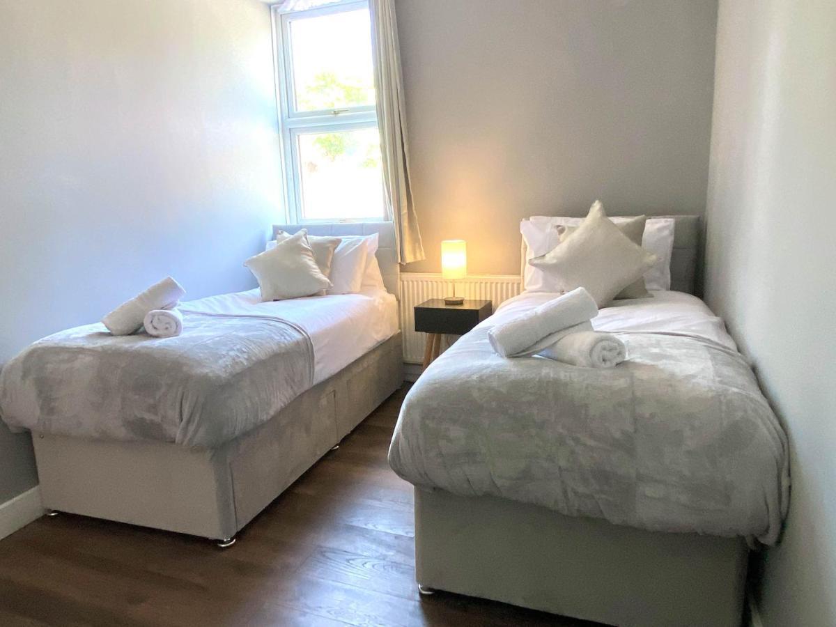 2 Bed Town Centre Nr Theatre Free Park Wi-Fi & Garden Διαμέρισμα Aylesbury  Εξωτερικό φωτογραφία