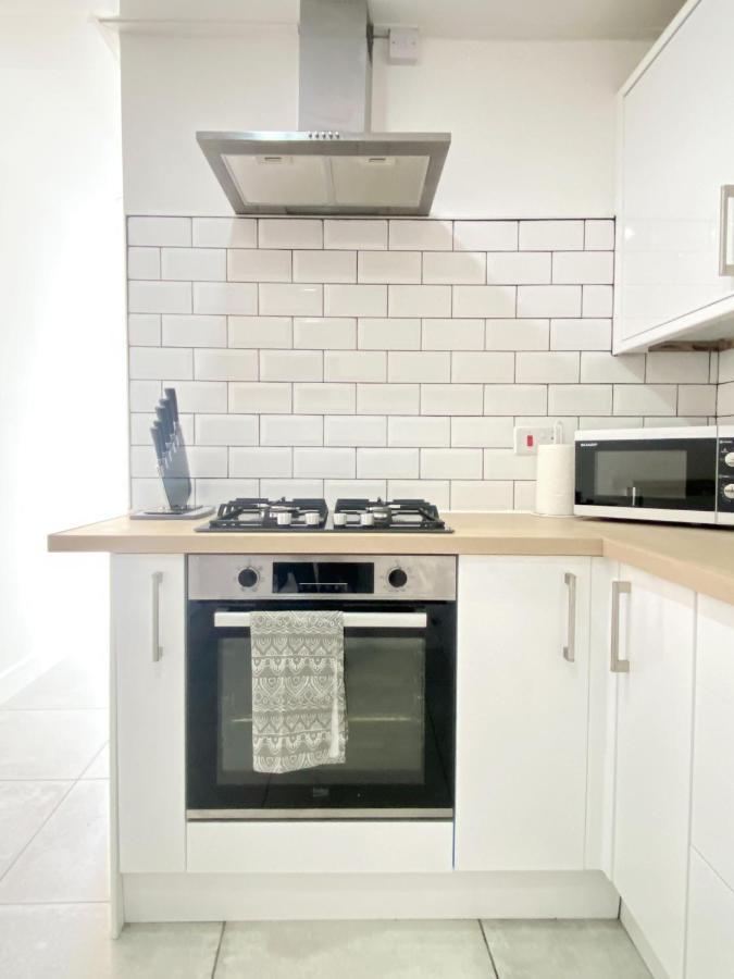 2 Bed Town Centre Nr Theatre Free Park Wi-Fi & Garden Διαμέρισμα Aylesbury  Εξωτερικό φωτογραφία