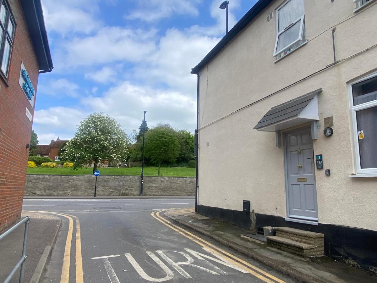 2 Bed Town Centre Nr Theatre Free Park Wi-Fi & Garden Διαμέρισμα Aylesbury  Εξωτερικό φωτογραφία