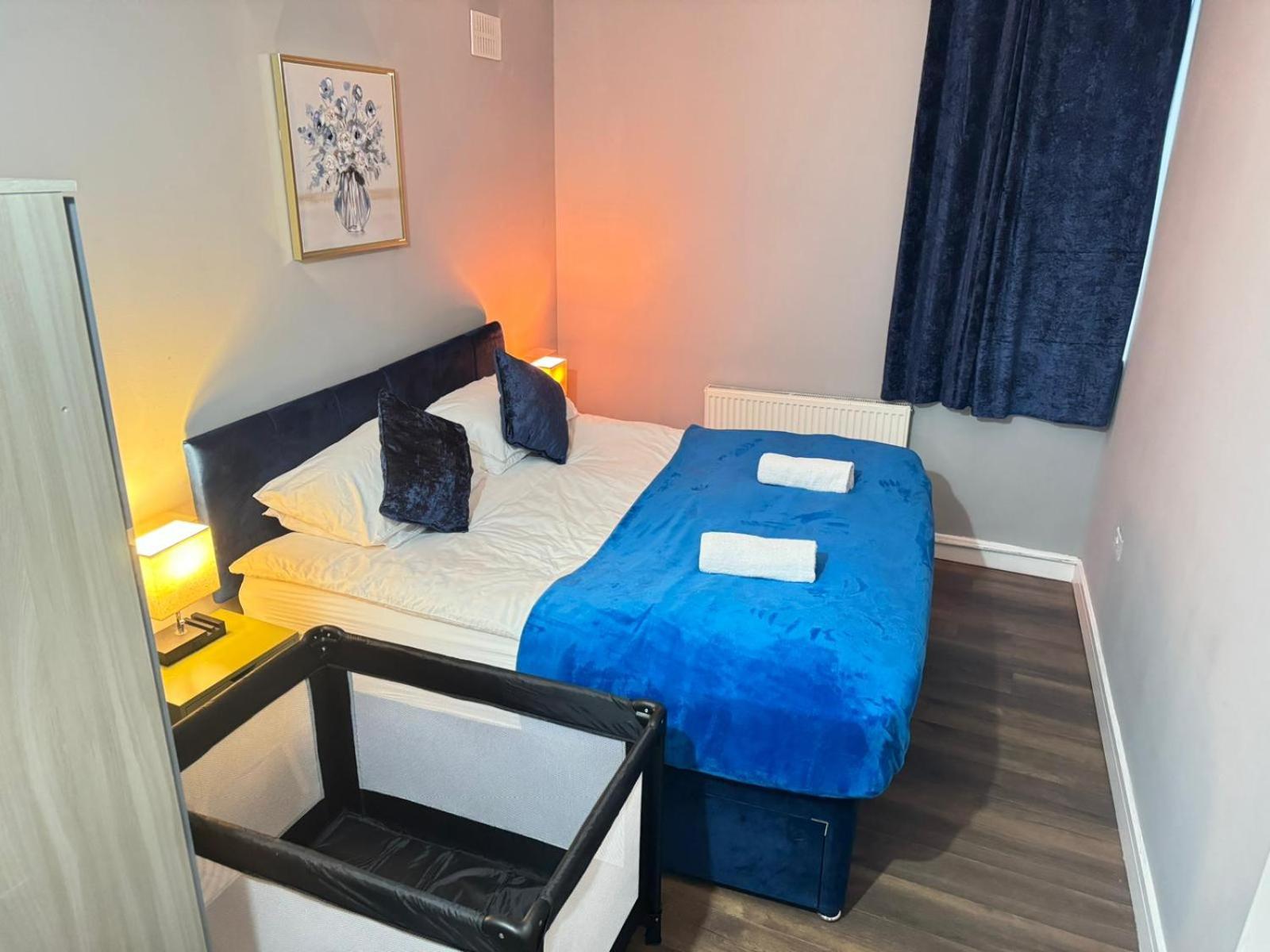 2 Bed Town Centre Nr Theatre Free Park Wi-Fi & Garden Διαμέρισμα Aylesbury  Εξωτερικό φωτογραφία