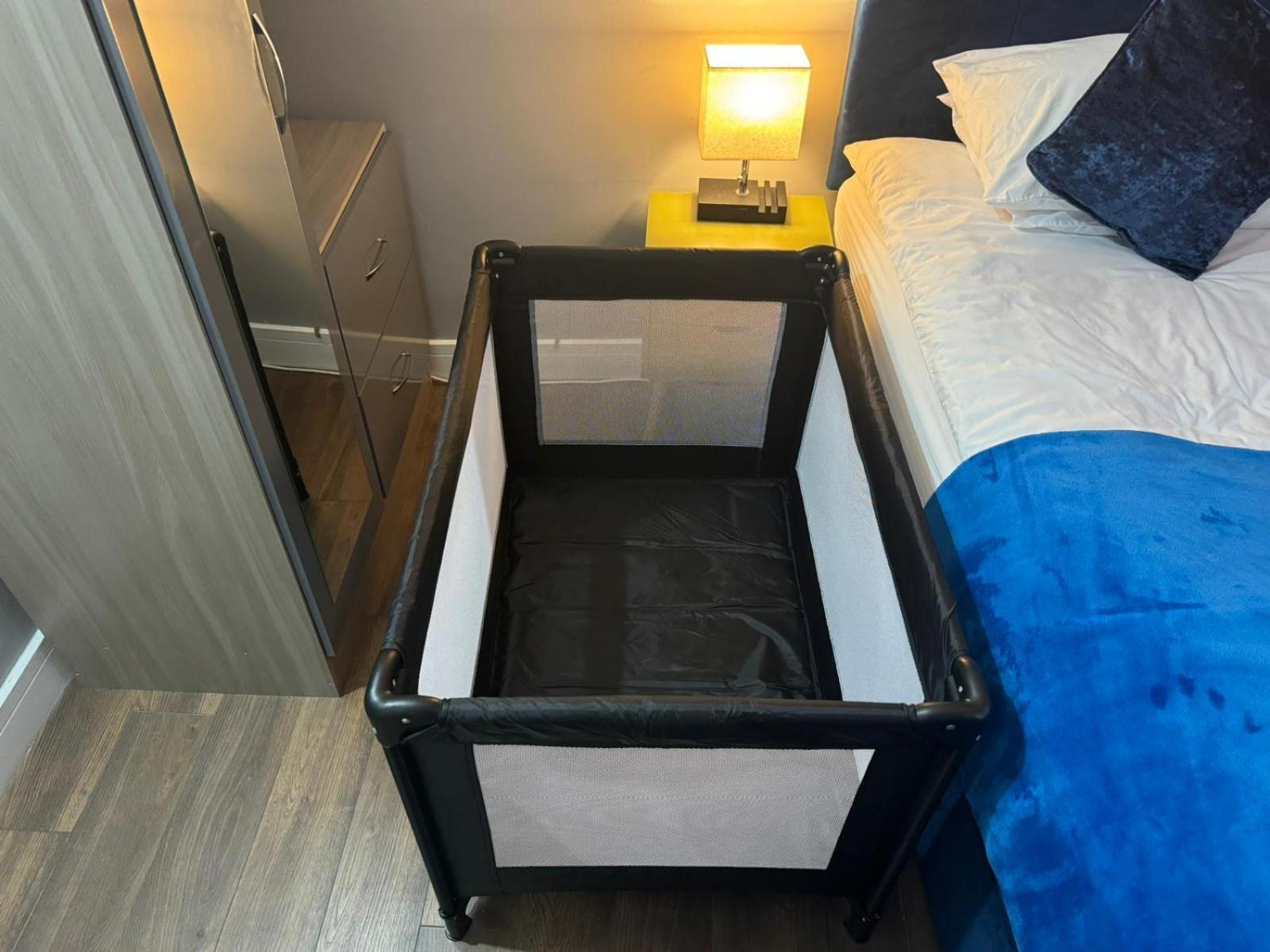 2 Bed Town Centre Nr Theatre Free Park Wi-Fi & Garden Διαμέρισμα Aylesbury  Εξωτερικό φωτογραφία
